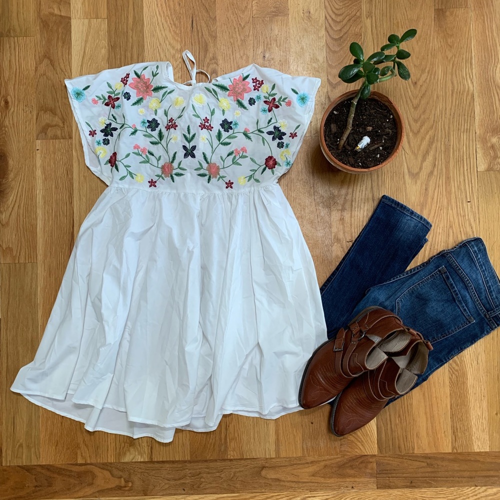 White Flower Embroidered Baby Doll Tunic